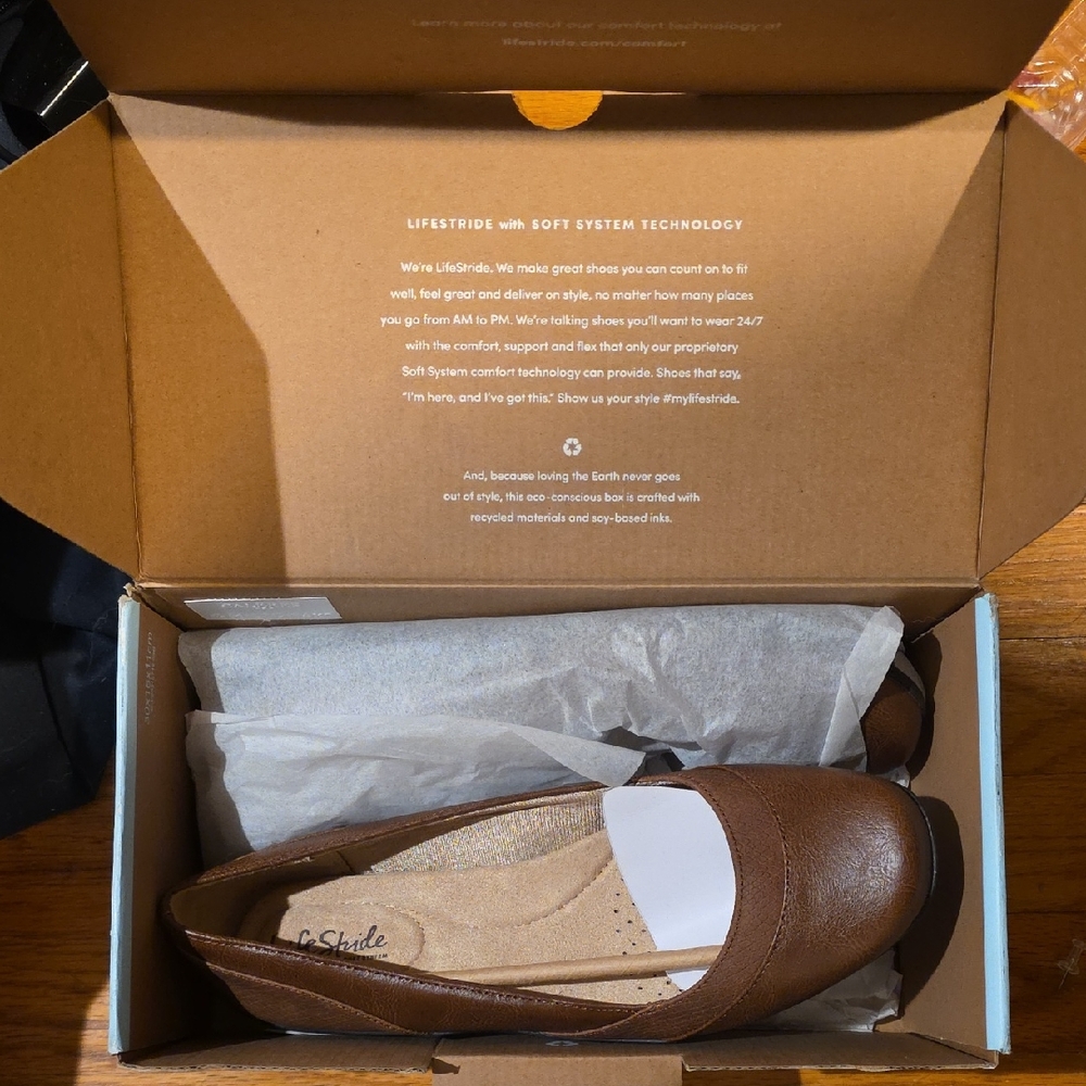 Life Stride Women's Tan Flats